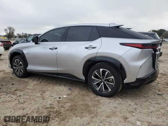 2024 Lexus RZ 300e Premium z VIN JTJABABB2RA000668, wystawiony jako Copart lot #71710714 z przebiegiem 9387 mil mil oraz Szkody całkowita. Historia ofert i sprzedaży dostępna na DreamBid. Obrazek 2.