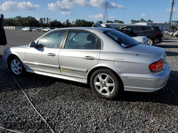 2005 Hyundai Sonata GLS with VIN KMHWF35HX5A167116, listed as a Copart auction lot 77256824 with 121,718 mi miles and Salvage Title. Bid and sale history available at carsss.com. Image 2.