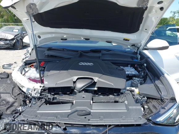2025 Audi Q8 Premium Plus z VIN WA1EVBF18SD011370, wystawiony jako IAAI lot #42033326 z przebiegiem 164 mil mil oraz . Historia ofert i sprzedaży dostępna na DreamBid. Obrazek 10.