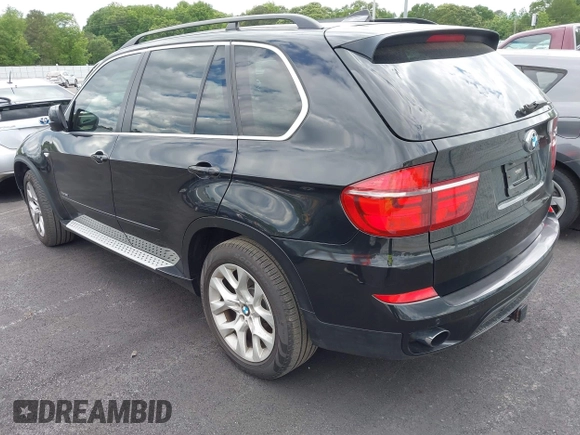 2013 BMW X5 xDrive35i z VIN 5UXZV4C58D0B21258, wystawiony jako IAAI lot #42189297 z przebiegiem 119 131 mil mil oraz . Historia ofert i sprzedaży dostępna na DreamBid. Obrazek 3.