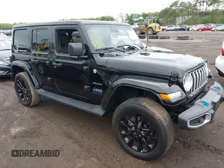 2024 Jeep Wrangler Sahara z VIN 1C4RJXP60RW145296, wystawiony jako IAAI lot #42181820 z przebiegiem 14 110 mil mil oraz . Historia ofert i sprzedaży dostępna na DreamBid. Obrazek 1.