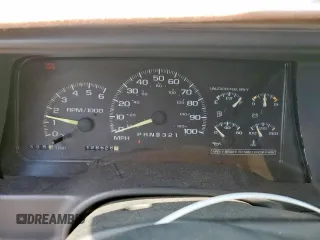 1999 Chevrolet Suburban z VIN 3GNFK16R2XG191868, wystawiony jako Copart lot #57620165 z przebiegiem 128 526 mil mil oraz Szkoda całkowita • Salvage title. Historia ofert i sprzedaży dostępna na DreamBid. Obrazek 9.