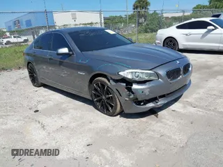 2013 BMW 5 Series 528i xDrive with VIN WBAXH5C59DDW15539, listed as a IAAI auction lot 41961479 with 133,052 mi miles. Bid and sale history available at carsss.com. Image 1.