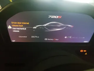 2018 McLaren 720S z VIN SBM14DCA1JW000261, wystawiony jako Copart lot #53197894 z przebiegiem 16 674 mil mil oraz . Historia ofert i sprzedaży dostępna na DreamBid. Obrazek 9.