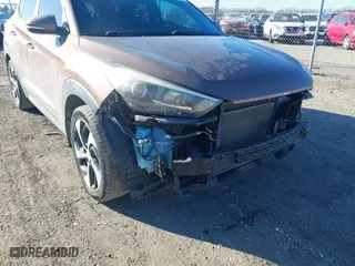 2016 Hyundai Tucson Sport with VIN KM8J33A20GU183234, listed as a IAAI auction lot 41429777 with 113,077 mi miles. Bid and sale history available at carsss.com. Image 20.