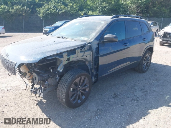 2021 Jeep Cherokee Latitude Lux z VIN 1C4PJMMX8MD205199, wystawiony jako IAAI lot #42556584 z przebiegiem 32 787 mil mil oraz . Historia ofert i sprzedaży dostępna na DreamBid. Obrazek 18.