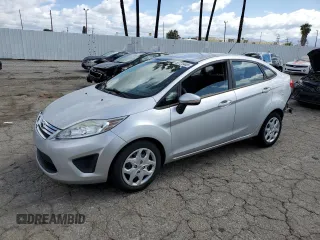 2013 Ford Fiesta SE z VIN 3FADP4BJ2DM150002, wystawiony jako Copart lot #56720445 z przebiegiem Nie podano mil oraz Szkoda całkowita • Salvage title. Historia ofert i sprzedaży dostępna na DreamBid. Obrazek 1.