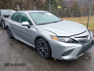 2020 Toyota Camry SE z VIN 4T1G11BK2LU008805, wystawiony jako IAAI lot #41052654 z przebiegiem 78 753 mil mil oraz . Historia ofert i sprzedaży dostępna na DreamBid. Obrazek 1.