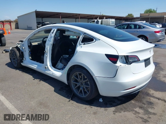 2020 Tesla Model 3 Standard Range Plus z VIN 5YJ3E1EA6LF659311, wystawiony jako IAAI lot #42363341 z przebiegiem 96 378 mil mil oraz . Historia ofert i sprzedaży dostępna na DreamBid. Obrazek 3.