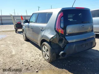 2015 Kia Soul with VIN KNDJN2A26F7170624, listed as a IAAI auction lot 41714567 with 176,135 mi miles. Bid and sale history available at carsss.com. Image 3.