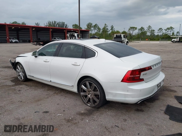 2018 Volvo S90 Inscription with VIN LVY992ML3JP005482, listed as a IAAI auction lot 41966556 with 136,908 mi miles. Bid and sale history available at carsss.com. Image 3.