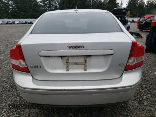 2004 Volvo S40 z VIN YV1MS382242015462, wystawiony jako Copart lot #80990264 z przebiegiem 193 137 mil mil oraz Czysty tytuł • Clean title. Historia ofert i sprzedaży dostępna na DreamBid. Obrazek 6.