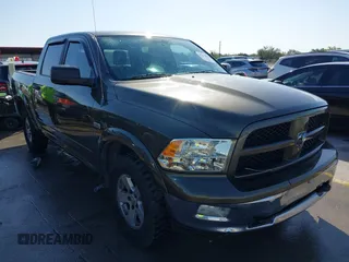 2012 Ram 1500 Outdoorsman z VIN 1C6RD7LTXCS177021, wystawiony jako IAAI lot #41865556 z przebiegiem 266 367 mil mil oraz . Historia ofert i sprzedaży dostępna na DreamBid. Obrazek 1.