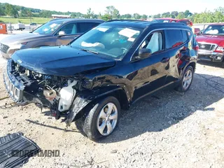 2018 Jeep Compass Latitude z VIN 3C4NJDBB5JT259385, wystawiony jako IAAI lot #42381500 z przebiegiem Nie podano mil oraz . Historia ofert i sprzedaży dostępna na DreamBid. Obrazek 2.