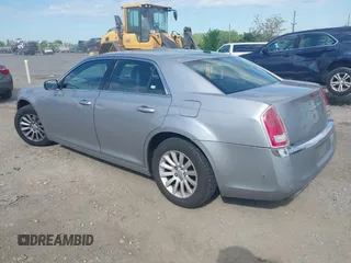 2014 Chrysler 300 z VIN 2C3CCAAG3EH380058, wystawiony jako IAAI lot #42220051 z przebiegiem 116 263 mil mil oraz . Historia ofert i sprzedaży dostępna na DreamBid. Obrazek 3.