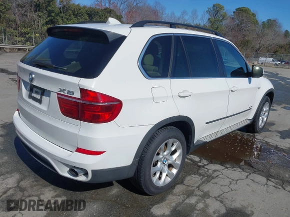 2013 BMW X5 xDrive35i z VIN 5UXZV4C5XD0B10732, wystawiony jako IAAI lot #41576548 z przebiegiem 131 237 mil mil oraz . Historia ofert i sprzedaży dostępna na DreamBid. Obrazek 4.