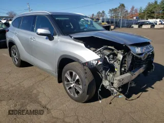 2022 Toyota Highlander XLE with VIN 5TDGZRBH6NS222767, listed as a Copart auction lot 81367674 with 27,948 mi miles and Salvage title. Bid and sale history available at DreamBid. Image 4.