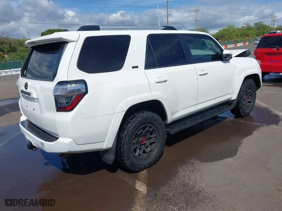2021 Toyota 4Runner SR5 with VIN JTEEU5JR1M5240621, listed as a IAAI auction lot 41487095 with 37,676 mi miles. Bid and sale history available at carsss.com. Image 4.