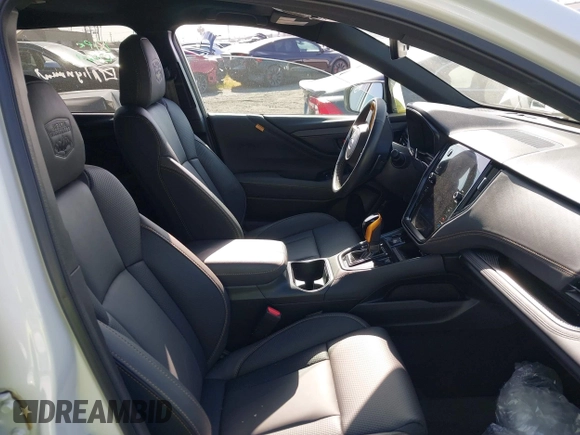 2024 Subaru Outback Wilderness z VIN 4S4BTGUD2R3164461, wystawiony jako IAAI lot #42292989 z przebiegiem 7 068 mil mil oraz . Historia ofert i sprzedaży dostępna na DreamBid. Obrazek 5.