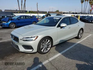 2019 Volvo S60 Momentum with VIN 7JR102FK8KG001031, listed as a Copart auction lot 44805915 with 34,688 mi miles and Salvage Title. Bid and sale history available at carsss.com. Image 1.