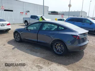 2023 Tesla Model 3 z VIN 5YJ3E1EAXPF414646, wystawiony jako IAAI lot #39514743 z przebiegiem 10 529 mil mil oraz . Historia ofert i sprzedaży dostępna na DreamBid. Obrazek 3.