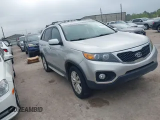 2011 Kia Sorento EX with VIN 5XYKU4A17BG185527, listed as a IAAI auction lot 41881550 with 82,948 mi miles. Bid and sale history available at carsss.com. Image 1.