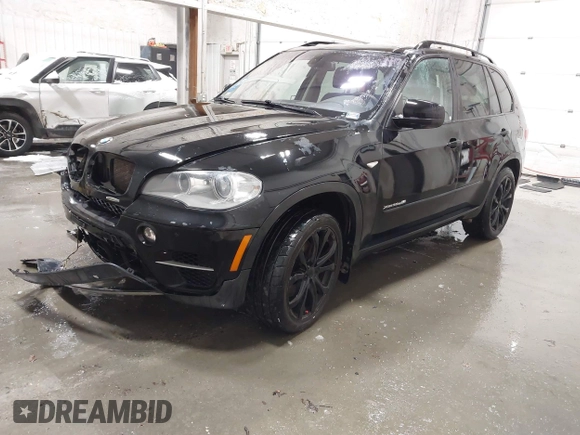 2012 BMW X5 35d z VIN 5UXZW0C58CL671740, wystawiony jako IAAI lot #41158203 z przebiegiem 97 451 mil mil oraz . Historia ofert i sprzedaży dostępna na DreamBid. Obrazek 18.