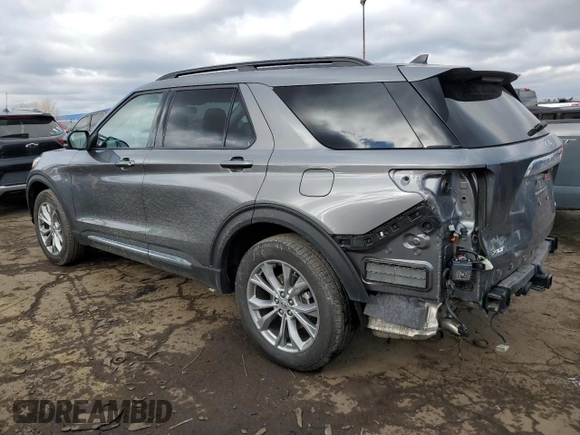 2024 Ford Explorer XLT with VIN 1FMSK8DH0RGA16880, listed as a Copart auction lot 43698245 with 5,783 mi miles and Clean Title. Bid and sale history available at carsss.com. Image 2.