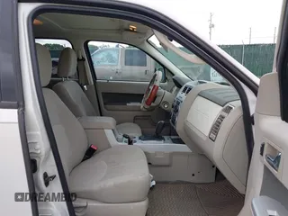 2011 Mercury Mariner z VIN 4M2CN9BG6BKJ01171, wystawiony jako IAAI lot #42342355 z przebiegiem 247 288 mil mil oraz . Historia ofert i sprzedaży dostępna na DreamBid. Obrazek 5.