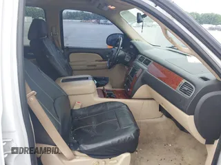 2008 Chevrolet Suburban LTZ with VIN 3GNFK16Y68G177903, listed as a IAAI auction lot 42358810 with 261,322 mi miles and . Bid and sale history available at DreamBid. Image 5.