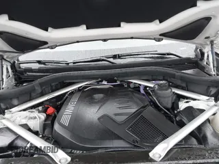 2024 BMW X5 xDrive40i z VIN 5UX23EU04R9V15176, wystawiony jako IAAI lot #41788597 z przebiegiem Nie podano mil oraz . Historia ofert i sprzedaży dostępna na DreamBid. Obrazek 10.