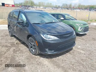 2018 Chrysler Pacifica Touring L Plus z VIN 2C4RC1EG1JR332594, wystawiony jako IAAI lot #42170162 z przebiegiem 74 993 mil mil oraz . Historia ofert i sprzedaży dostępna na DreamBid. Obrazek 1.