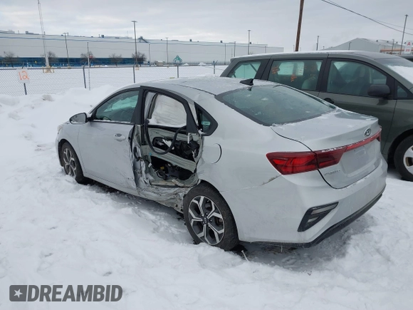 2021 Kia Forte LXS with VIN 3KPF24ADXME405132, listed as a IAAI auction lot 41532767 with 31,793 mi miles. Bid and sale history available at carsss.com. Image 3.