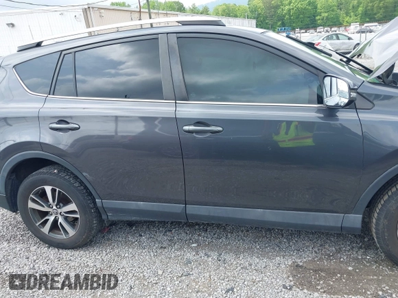 2018 Toyota RAV4 XLE z VIN 2T3WFREV8JW429188, wystawiony jako IAAI lot #42121963 z przebiegiem 133 462 mil mil oraz . Historia ofert i sprzedaży dostępna na DreamBid. Obrazek 13.