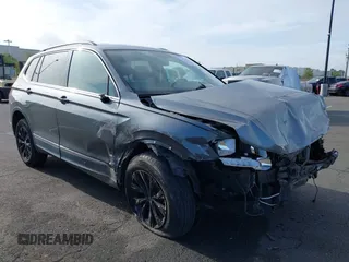 2018 Volkswagen Tiguan SEL с VIN 3VV3B7AX8JM049913, выставлен на аукционе IAAI как лот 42233715 с пробегом 69 181 миль миль и . История ставок и продаж доступна на DreamBid. Изображение 1.
