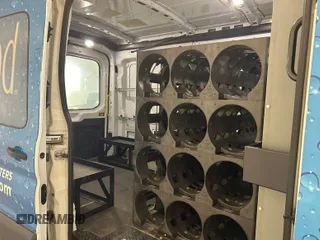 2018 Ford Transit с VIN 1FTYE1CM7JKB31067, выставлен на аукционе IAAI как лот 42742910 с пробегом 64 837 миль миль и . История ставок и продаж доступна на DreamBid. Изображение 19.