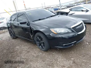 2014 Chrysler 200 Touring z VIN 1C3CCBBG9EN176683, wystawiony jako IAAI lot #42060591 z przebiegiem 115 408 mil mil oraz . Historia ofert i sprzedaży dostępna na DreamBid. Obrazek 1.
