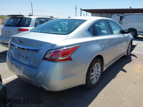 2015 Nissan Altima 2.5 z VIN 1N4AL3AP0FN345314, wystawiony jako IAAI lot #42143123 z przebiegiem 101 898 mil mil oraz . Historia ofert i sprzedaży dostępna na DreamBid. Obrazek 4.