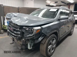 2020 GMC Terrain SLT z VIN 3GKALPEV8LL179358, wystawiony jako IAAI lot #42272738 z przebiegiem 65 962 mil mil oraz . Historia ofert i sprzedaży dostępna na DreamBid. Obrazek 2.