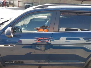 2020 Volkswagen Atlas SE z VIN 1V2LR2CA8LC502890, wystawiony jako IAAI lot #41871378 z przebiegiem 79 607 mil mil oraz . Historia ofert i sprzedaży dostępna na DreamBid. Obrazek 14.