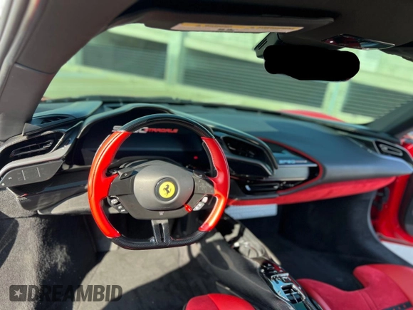 2021 Ferrari SF90 z VIN ZFF95NLA4M0265120, wystawiony jako Copart lot #58449645 z przebiegiem 5000 mil mil oraz Szkody całkowita. Historia ofert i sprzedaży dostępna na DreamBid. Obrazek 9.
