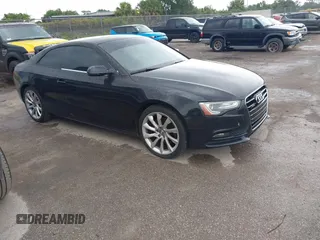 2013 Audi A5 Premium Plus z VIN WAURFAFR4DA029984, wystawiony jako IAAI lot #42803580 z przebiegiem 142 745 mil mil oraz . Historia ofert i sprzedaży dostępna na DreamBid. Obrazek 1.