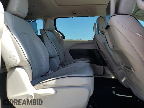 2018 Chrysler Pacifica Hybrid Limited with VIN 2C4RC1N72JR236537, listed as a Copart auction lot 66148025 with 69,351 mi miles and Clean title. Bid and sale history available at DreamBid. Image 11.
