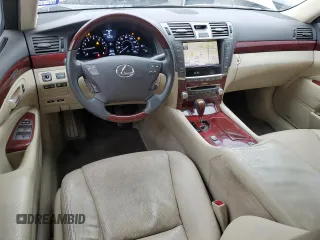 2011 Lexus LS 460 z VIN JTHBL5EF3B5104786, wystawiony jako Copart lot #51985255 z przebiegiem 50 005 mil mil oraz Szkoda całkowita • Salvage title. Historia ofert i sprzedaży dostępna na DreamBid. Obrazek 8.