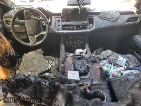 2022 Chevrolet Suburban LS z VIN 1GNSKBKD2NR226789, wystawiony jako Copart lot #54896545 z przebiegiem Nie podano mil oraz Nie do naprawy • Non repairable. Historia ofert i sprzedaży dostępna na DreamBid. Obrazek 8.