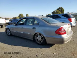2005 Mercedes-Benz E 500 z VIN WDBUF83J35X166495, wystawiony jako Copart lot #74104874 z przebiegiem 107 329 mil mil oraz Czysty tytuł • Clean title. Historia ofert i sprzedaży dostępna na DreamBid. Obrazek 2.