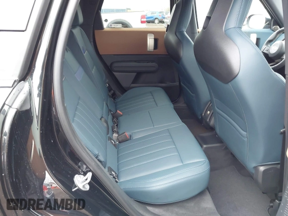 2025 MINI Countryman S z VIN WMZ23GA06S7P27483, wystawiony jako IAAI lot #42043477 z przebiegiem 3 781 mil mil oraz . Historia ofert i sprzedaży dostępna na DreamBid. Obrazek 8.