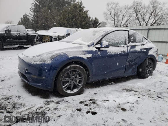 2024 Tesla Model Y Long Range with VIN 7SAYGAEE0RF184074, listed as a Copart auction lot 44333645 with 11,403 mi miles and Salvage Title. Bid and sale history available at DreamBid. Image 1.
