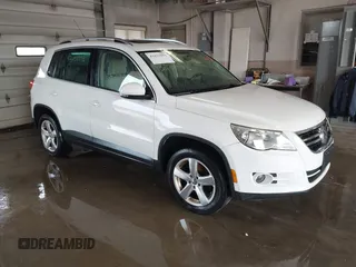 2010 Volkswagen Tiguan SEL with VIN WVGAV7AX6AW514729, listed as a IAAI auction lot 42433993 with 185,980 mi miles and . Bid and sale history available at DreamBid. Image 1.