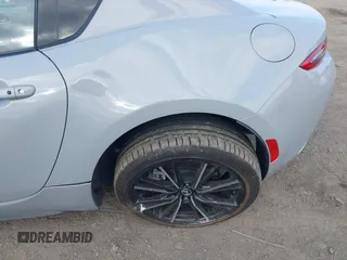 2024 Mazda MX-5 Miata Grand Touring z VIN JM1NDAM76R0602860, wystawiony jako IAAI lot #41346197 z przebiegiem 1 891 mil mil oraz . Historia ofert i sprzedaży dostępna na DreamBid. Obrazek 6.